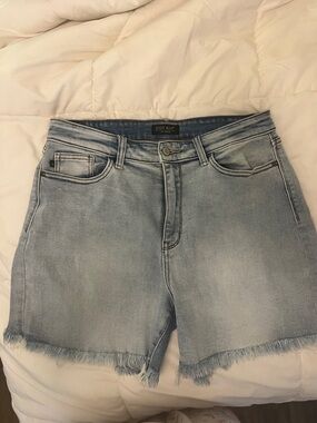 Judy Blue Light Wash Denim Frayed Hem Shorts XL